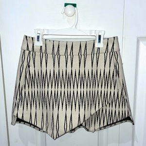 COOL BLACK AND WHITE SHORTS/SKORT (brand: Design Lab)